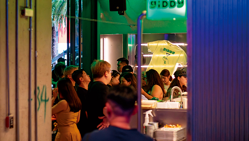 GIDDY進駐新光三越台南小北門店外側轉角，開放式設計融合街邊氛圍，延續臺虎精釀與T.C.R.C.的玩樂精神。